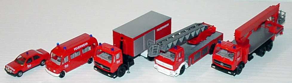 Foto 1:87 100 Jahre Automobil Daimler Benz 1886-1986 (190E Feuerwehr, 207D Bus Hochdach Feuerwehr, 3a Abrollkipper Feuerwehr, 2a Drehleiter Feuerwehr, 3a Teleskopmast Feuerwehr) herpa 6840640600