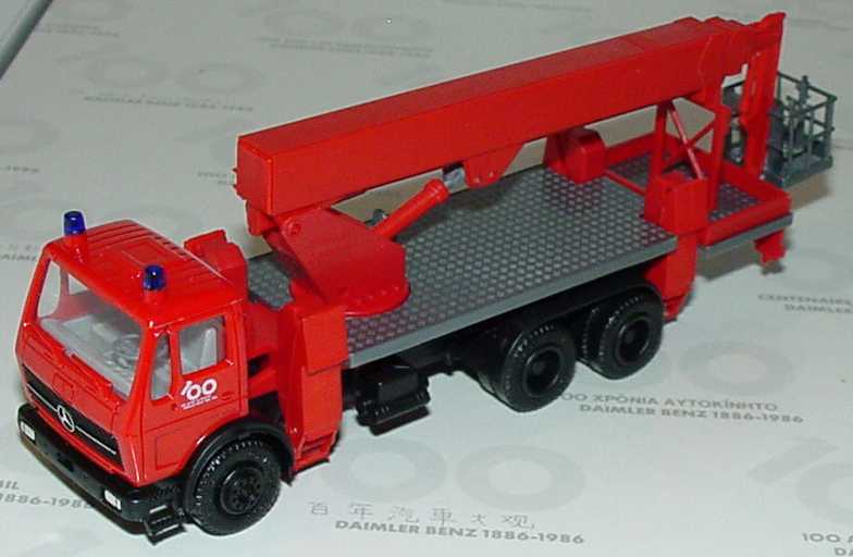 Foto 1:87 100 Jahre Automobil Daimler Benz 1886-1986 (190E Feuerwehr, 207D Bus Hochdach Feuerwehr, 3a Abrollkipper Feuerwehr, 2a Drehleiter Feuerwehr, 3a Teleskopmast Feuerwehr) herpa 6840640600