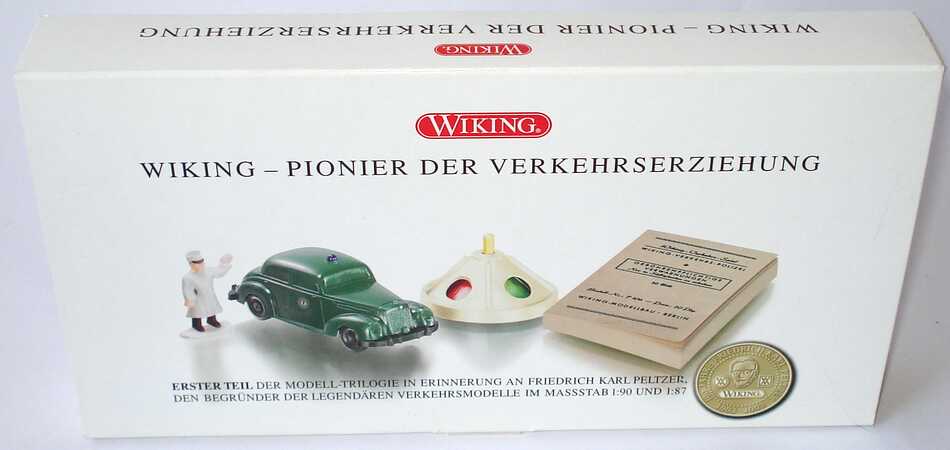 Foto 1:87 100 Jahre Peltzer I - Pionier der Verkehrserziehung (Mercedes-Benz 220 Polizei unverglast + Polizist + Rundampel + Verwarnblock) Wiking 99029