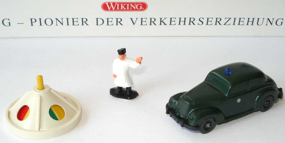 Foto 1:87 100 Jahre Peltzer I - Pionier der Verkehrserziehung (Mercedes-Benz 220 Polizei unverglast + Polizist + Rundampel + Verwarnblock) Wiking 99029