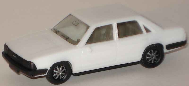 Foto 1:87 Audi 100 GL 5E weiß (Boden schwarz) herpa 2004