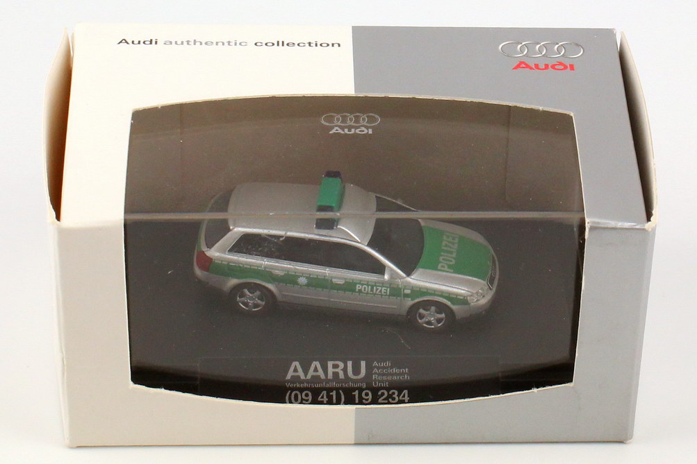 Foto 1:87 Audi A4 Avant (Facelift 2004) Polizei Bayern silber-met./grün AARU Unfallforschung Werbemodell Busch