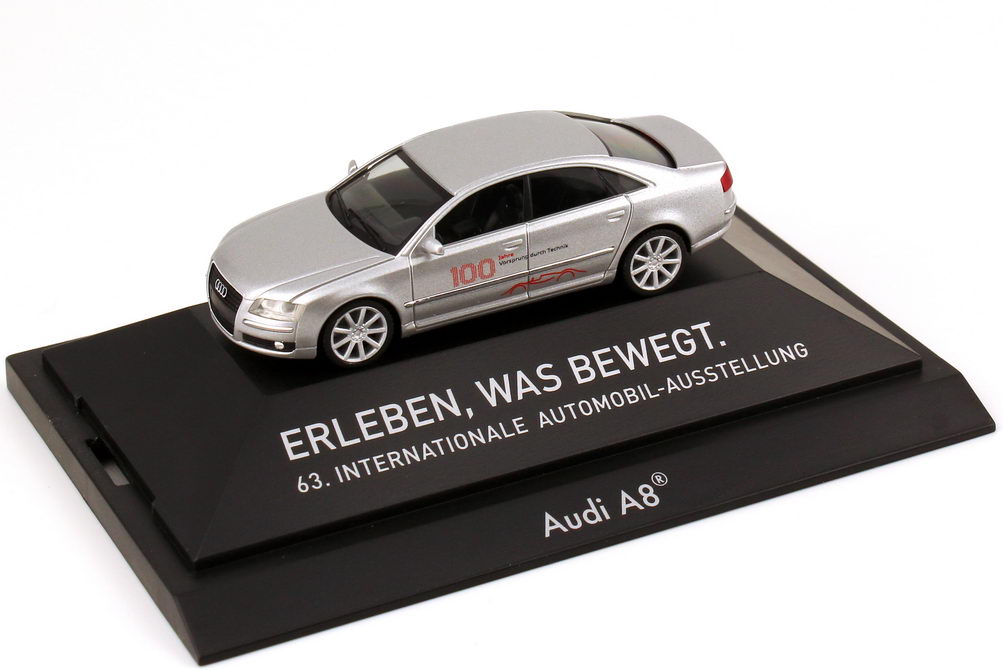 Foto 1:87 Audi A8 Facelift 2005 silber-met. 100 Jahre Vorsprung durch Technik - 63. IAA 2009 - Erleben, was bewegt herpa 293099