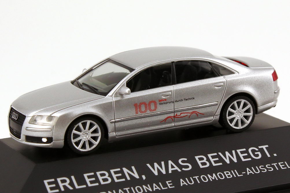 Foto 1:87 Audi A8 Facelift 2005 silber-met. 100 Jahre Vorsprung durch Technik - 63. IAA 2009 - Erleben, was bewegt herpa 293099