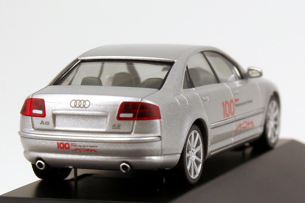 Foto 1:87 Audi A8 Facelift 2005 silber-met. 100 Jahre Vorsprung durch Technik - 63. IAA 2009 - Erleben, was bewegt herpa 293099