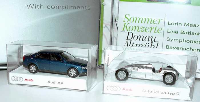 Foto 1:87 Audi Set Mit freundlicher Empfehlung (Audi A4 blau-met. + Autounion Typ C + CD) Rietze