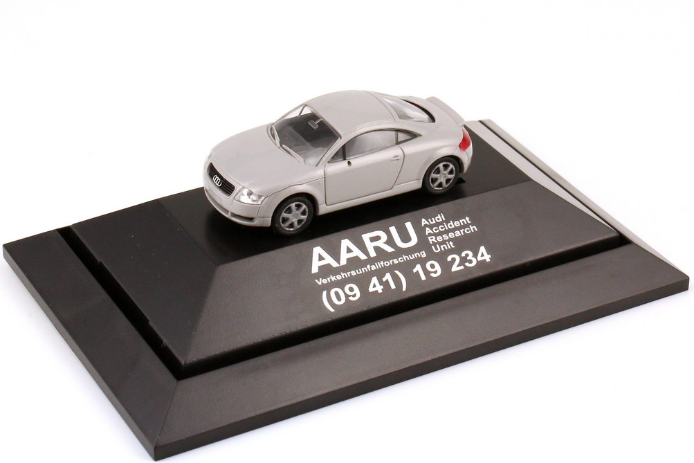 Foto 1:87 Audi TT Coupé (8N) mit Heckspoiler grau AARU Unfallforschung Werbemodell Rietze