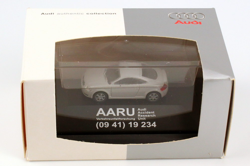 Foto 1:87 Audi TT Coupé (8N) mit Heckspoiler grau AARU Unfallforschung Werbemodell Rietze