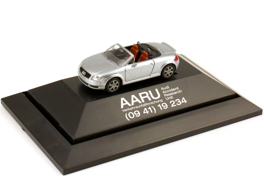 Foto 1:87 Audi TT Roadster (8N) mit Heckspoiler silber-grau-met. AARU Unfallforschung Werbemodell Rietze