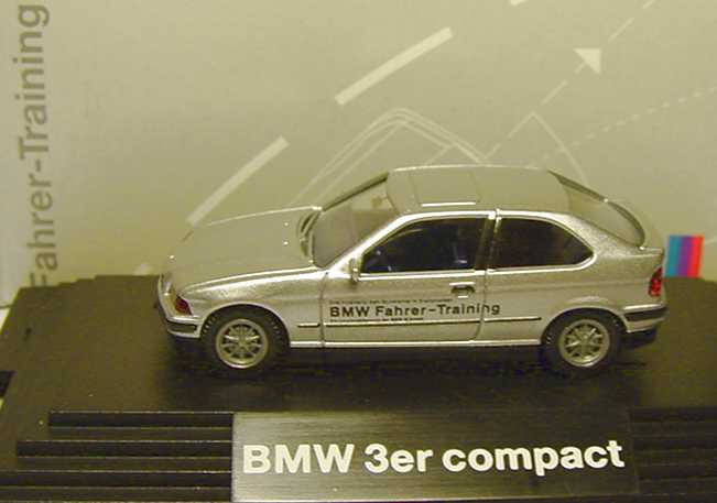 Foto 1:87 BMW 318i compact silber-met. BMW Fahrer-Training Werbemodell Wiking 80419421052