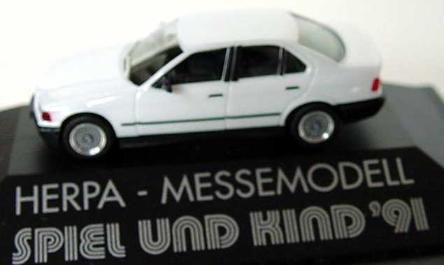 Foto 1:87 BMW 325i (E36) weiß Spiel und Kind ´91 herpa