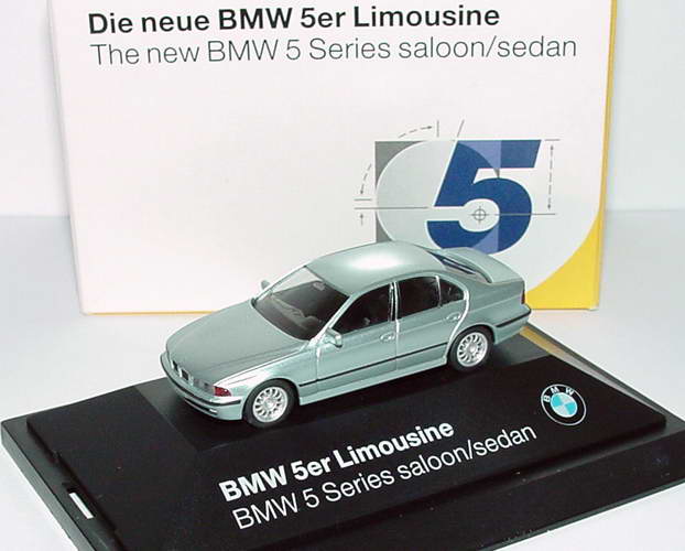 Foto 1:87 BMW 520i (E39) grünsilber-met. Werbemodell Die neue BMW 5er-Limousine herpa 80419419979