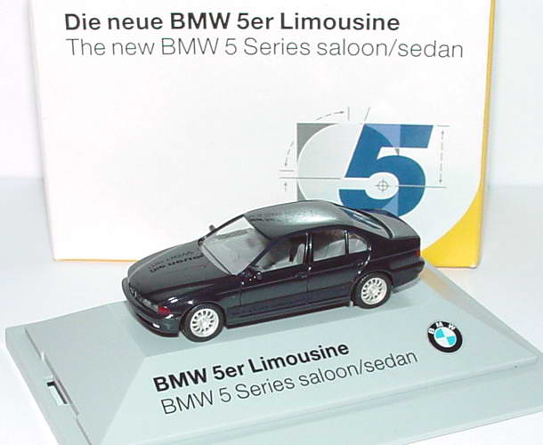 Foto 1:87 BMW 520i (E39) schwarz Die neue BMW 5er Limousine Werbemodell herpa 80419419979