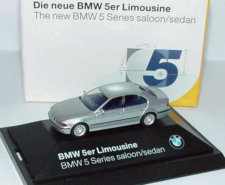 Foto 1:87 BMW 520i (E39) silber-met. Die neue BMW 5er Limousine Werbemodell herpa 80419419979