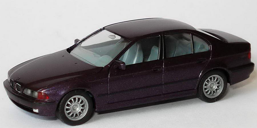 Foto 1:87 BMW 528i (E39) dunkelviolett-met. herpa 185400