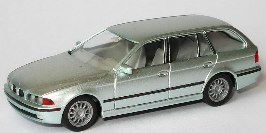 Foto 1:87 BMW 528i touring (E39) glaciergrün-met. (ohne Dachreeling) herpa 032322