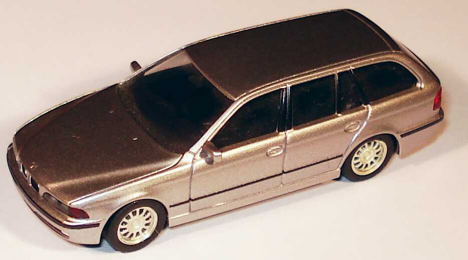 Foto 1:87 BMW 528i touring (E39) lachssilber-met. (ohne Dachreeling) herpa 032322