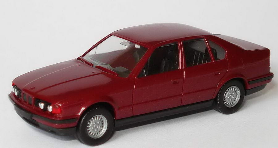 Foto 1:87 BMW 535i (E34) calypsorot-met. herpa 030656/186674