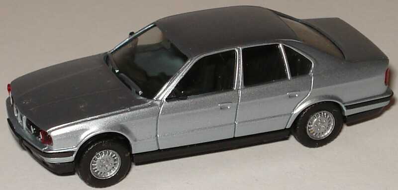 Foto 1:87 BMW 535i (E34) silbergrau-met. (eingesetzte Spiegel) herpa 030656