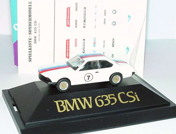 Foto 1:87 BMW 635 CSI (E24) weiß mit M-Team-Streifen Nr.7 In Memorial (mit Naßschiebebogen) herpa