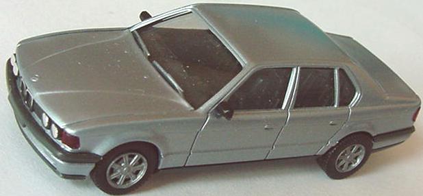 Foto 1:87 BMW 735i (E32) silber-met. (oV, verändert) herpa 030434