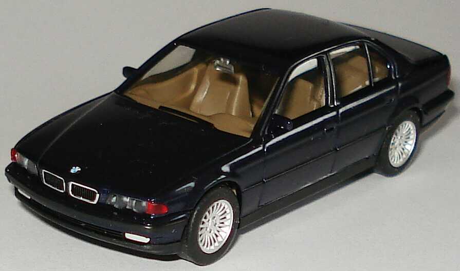 Foto 1:87 BMW 740i Facelift (E38 LCI) dunkelblau-met. herpa 032629