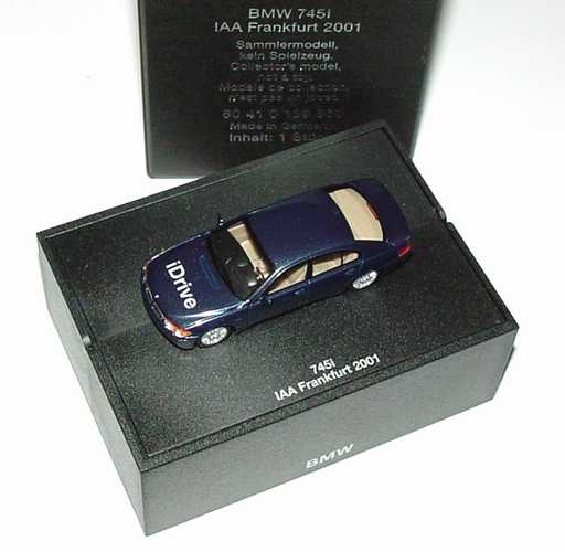 Foto 1:87 BMW 745i (E65) iDrive dunkelblau-met. Werbemodell IAA Frankfurt 2001 herpa 80410139869
