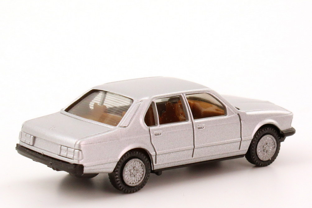 Foto 1:87 BMW 7er 745i (E23) silbermet., IA beige, Kreuzspeichen-Felgen herpa 3027
