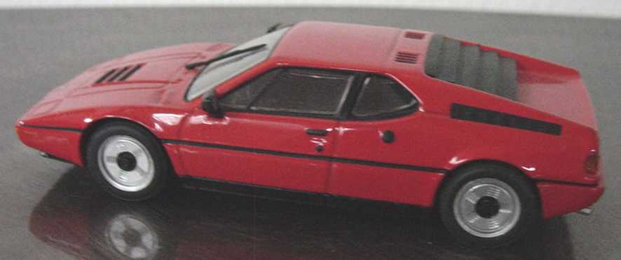 Foto 1:43 BMW M1 rot Minichamps