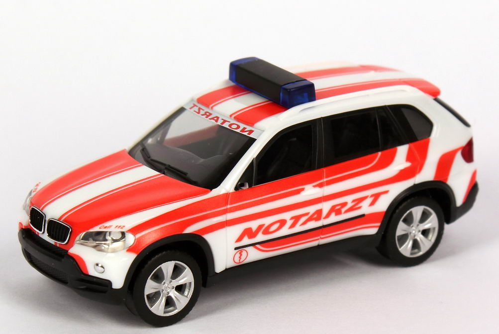 Foto 1:87 BMW X5 (E70) NEF Notarzt weiß/rot (Präsentationsdesign IAA 2009) herpa 048460