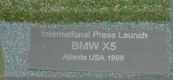 Foto 1:87 BMW X5 International Press Launch Atlanta USA 1999 (Diorama mit 2x BMW X5)Werbemodell herpa 80410007655