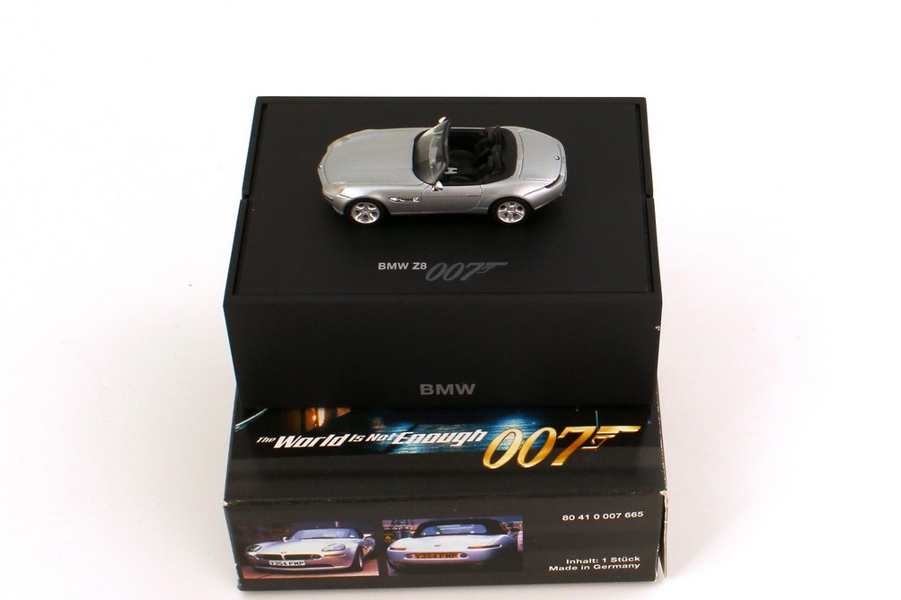 Foto 1:87 BMW Z8 Roadster (E52) titansilber-met. James Bond 007 - The World Is Not Enough Werbemodell herpa 80410007665
