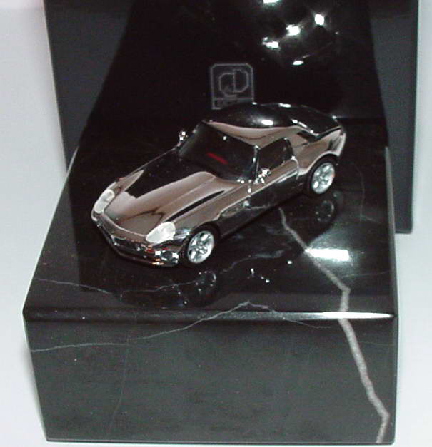 Foto 1:87 BMW Z8 verchromt mit Hardtop auf Marmorsockel (C&D Exclusiv-Edition) herpa 260695