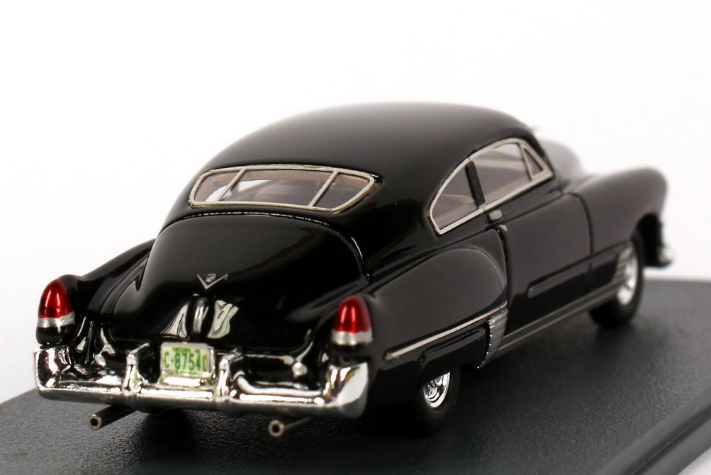 Foto 1:87 Cadillac Series 62 Sedanet Coupé (1949) schwarz NEO Scale Models 87540