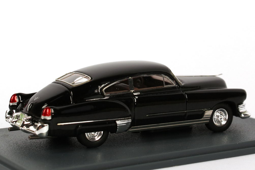 Foto 1:87 Cadillac Series 62 Sedanet Coupé (1949) schwarz NEO Scale Models 87540