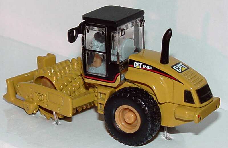 Foto 1:87 Caterpillar CAT CP-563E Vibrationswalze mit Stampfußbandage CAT-gelb (Die-Cast-Modell) Norscot 55156