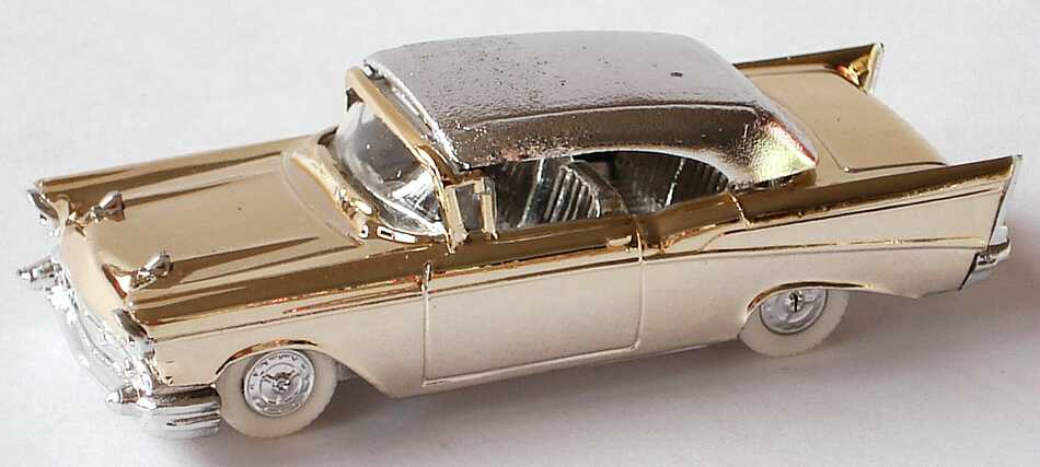 Foto 1:87 Chevrolet Bel Air Cabrio (1957) geschlossen goldverchromt Jubiläum Gold Praliné 5077