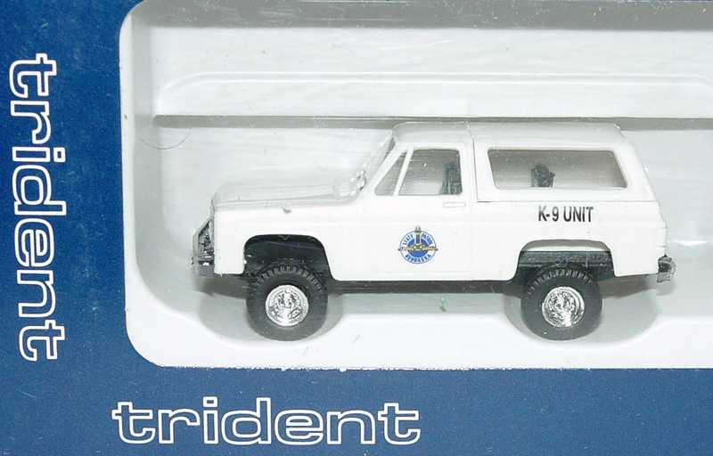 Foto 1:87 Chevrolet K5 Blazer (1973) Nebraska State Police K-9 Unit Trident 90132