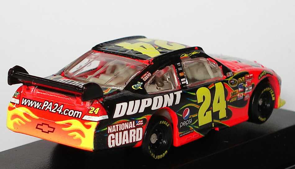 Foto 1:87 Chevrolet Impala SS NASCAR 2010 Hendrick Motorsports, Dupont Nr.24, Jeff Gordon Winners Circle 09719