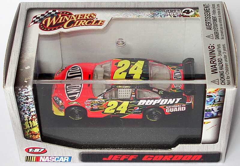 Foto 1:87 Chevrolet Impala SS NASCAR 2010 Hendrick Motorsports, Dupont Nr.24, Jeff Gordon Winners Circle 09719