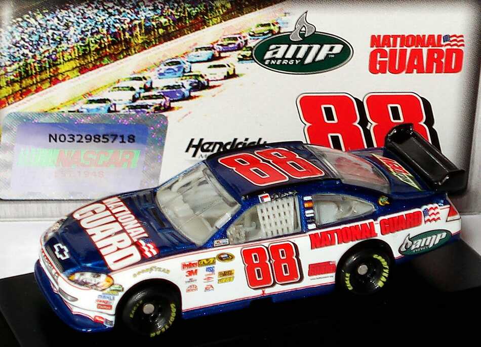 Foto 1:87 Chevrolet Impala SS NASCAR 2010 Hendrick Motorsports, National Guard, AMP Nr.88, Dale Earnhardt Jr. Winners Circle 09718