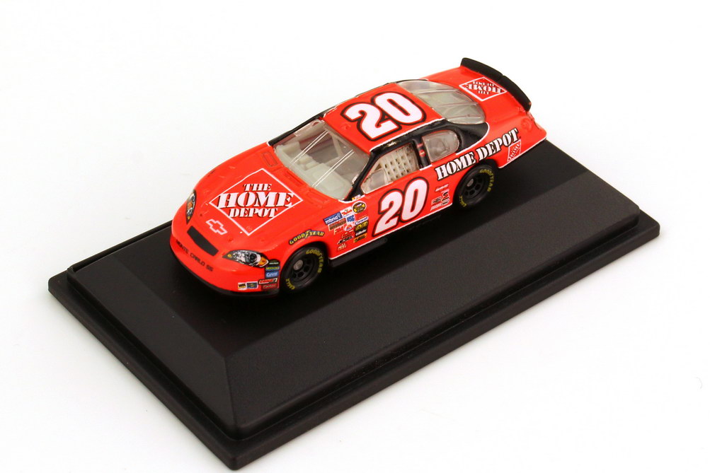 Foto 1:87 Chevrolet Monte Carlo SS NASCAR 2006 Joe Gibs Racing, Home Depot Nr.20, Tony Stewart Winners Circle 47838