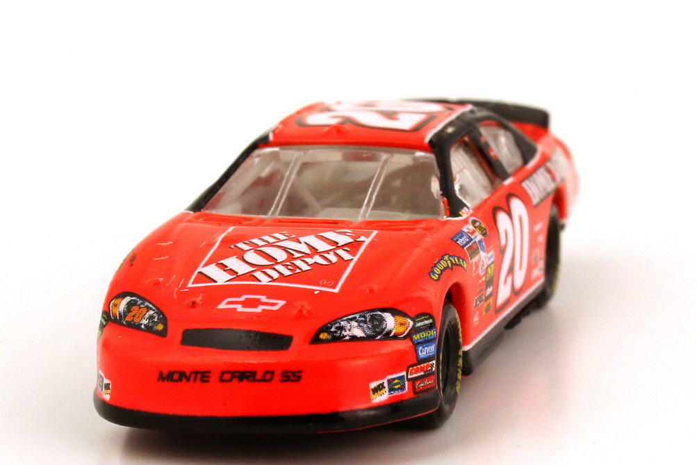 Foto 1:87 Chevrolet Monte Carlo SS NASCAR 2006 Joe Gibs Racing, Home Depot Nr.20, Tony Stewart Winners Circle 47838