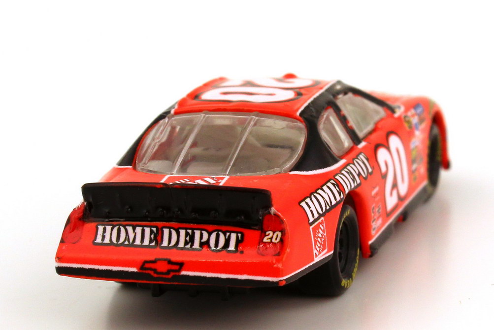 Foto 1:87 Chevrolet Monte Carlo SS NASCAR 2006 Joe Gibs Racing, Home Depot Nr.20, Tony Stewart Winners Circle 47838