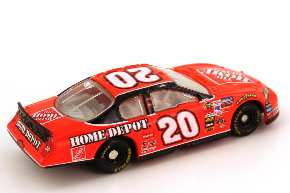 Foto 1:87 Chevrolet Monte Carlo SS NASCAR 2006 Joe Gibs Racing, Home Depot Nr.20, Tony Stewart Winners Circle 47838