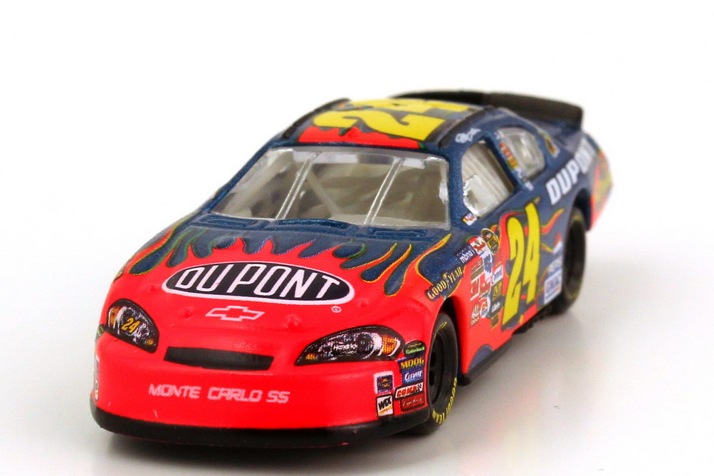 Foto 1:87 Chevrolet Monte Carlo SS NASCAR 2006 Hendrick Motorsports, DuPont Nr.24, Jeff Gordon Winners Circle 47683