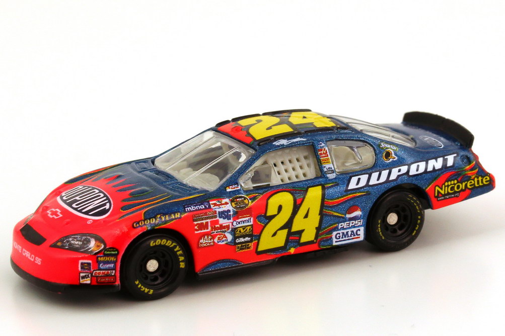 Foto 1:87 Chevrolet Monte Carlo SS NASCAR 2006 Hendrick Motorsports, DuPont Nr.24, Jeff Gordon Winners Circle 47683