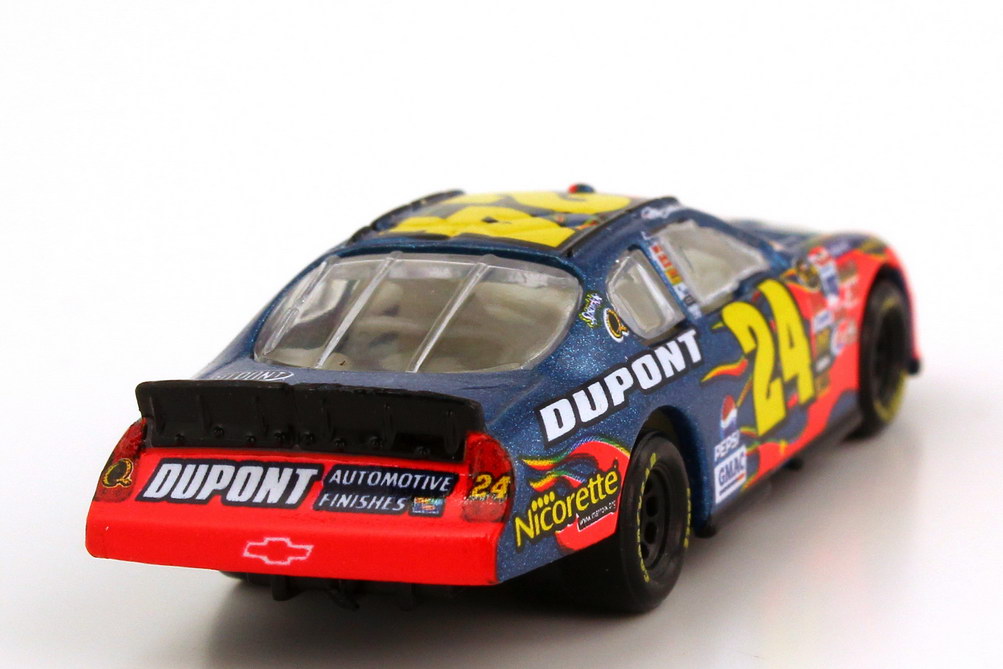 Foto 1:87 Chevrolet Monte Carlo SS NASCAR 2006 Hendrick Motorsports, DuPont Nr.24, Jeff Gordon Winners Circle 47683