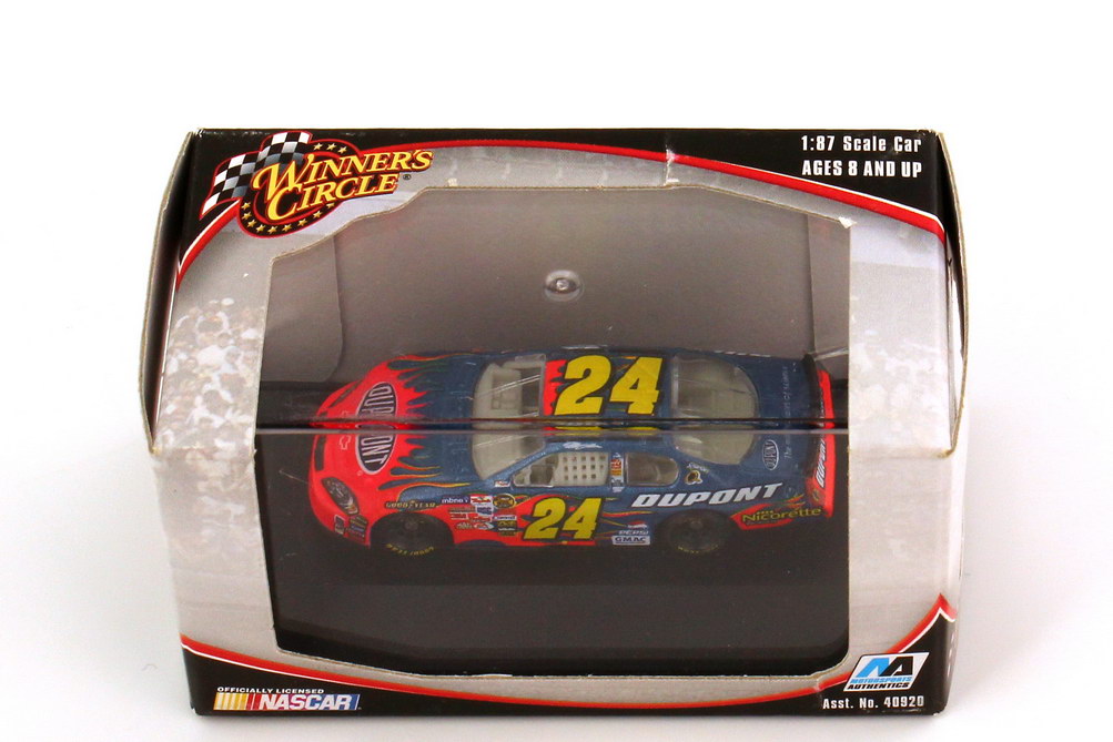 Foto 1:87 Chevrolet Monte Carlo SS NASCAR 2006 Hendrick Motorsports, DuPont Nr.24, Jeff Gordon Winners Circle 47683