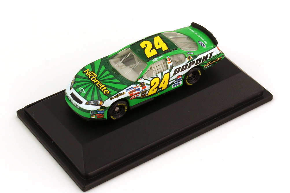 Foto 1:87 Chevrolet Monte Carlo SS NASCAR 2006 Hendrick Motorsports, DuPont Nicorette Nr.24, Jeff Gordon Winners Circle 47888
